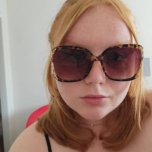 Meet your Posher, Ella